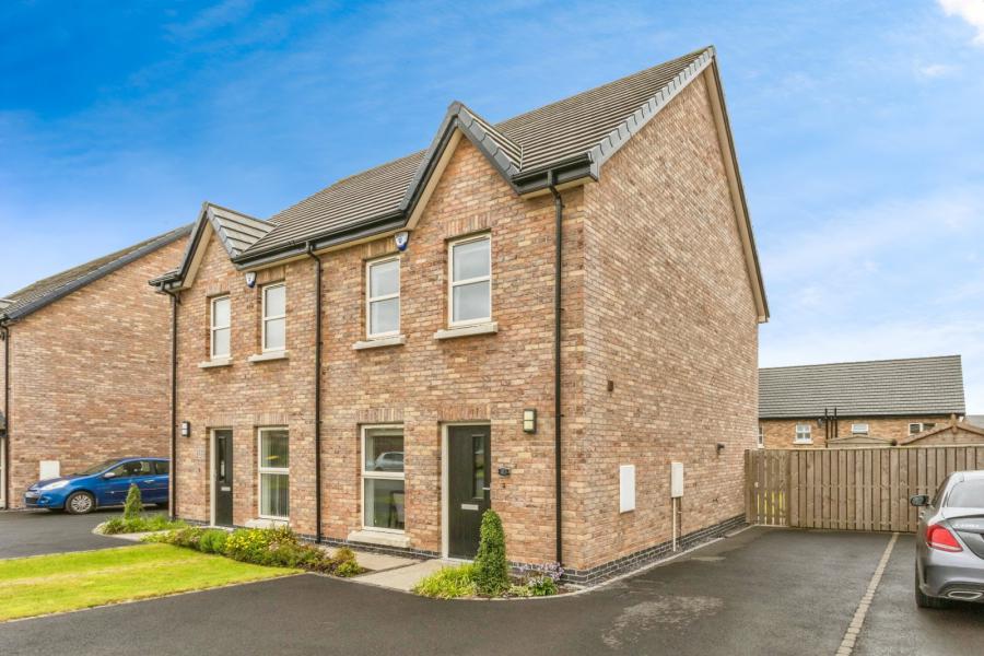 103 Woodbrook Avenue, lisburn, county antrim, BT28 2ZG
