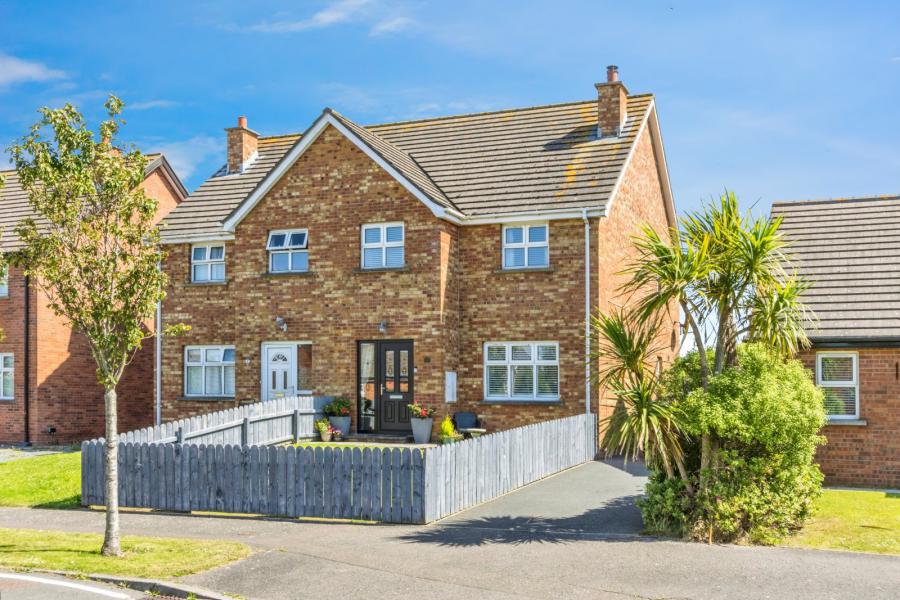 10 Demesne Avenue, ballywalter, newtownards, BT22 2UD