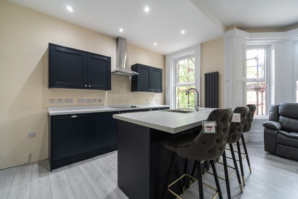 Apt 2, 112 Eglantine Avenue, belfast, BT9 6EU