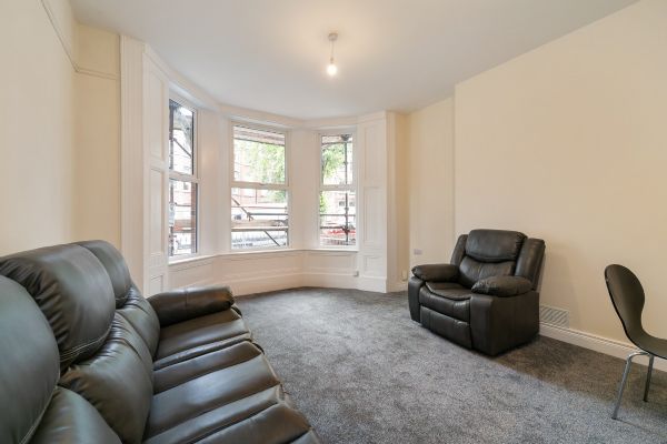 Apt 1, 112 Eglantine Avenue, belfast, BT9 6EU