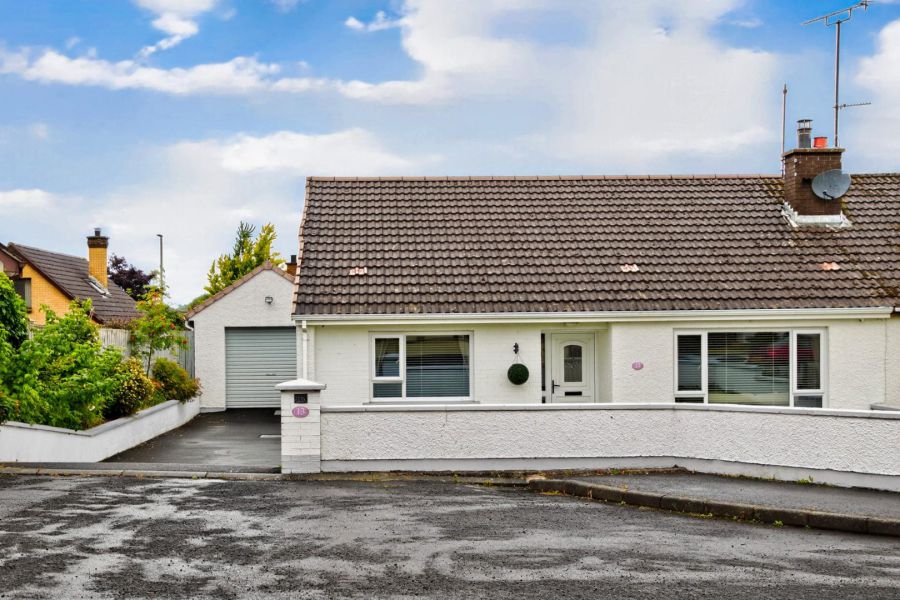 13 Meadowvale Park, limavady, BT49 0NU