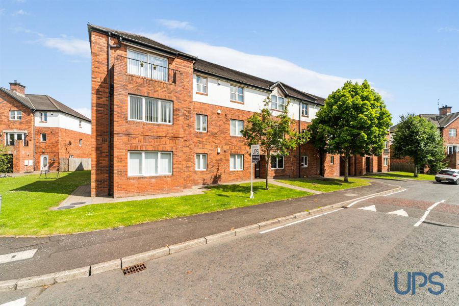 Apt 6, 15 St. Annes Road, blacks road, belfast, BT10 0PQ