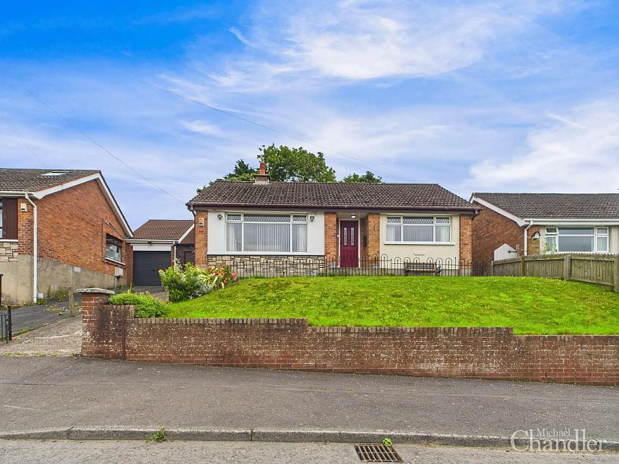 75 Ivanhoe Avenue, carryduff, BT8 8BW
