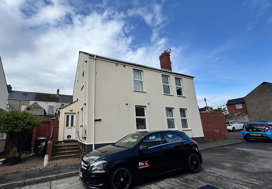 8 Dundela Court, belmont, belfast, BT4 3BG