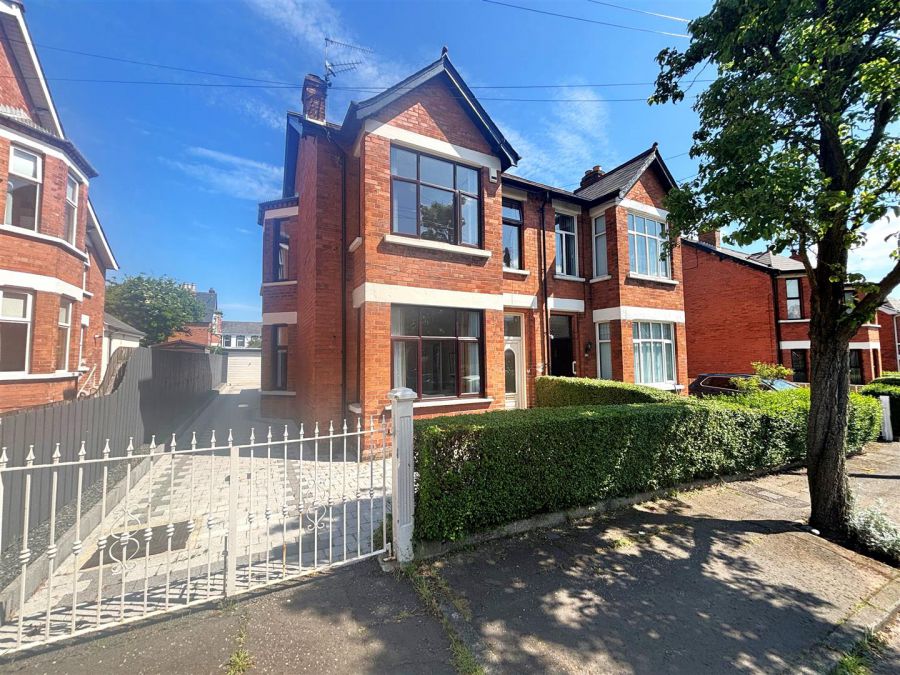 15 Thirlmere Gardens, cavehill, belfast, BT15 5EF
