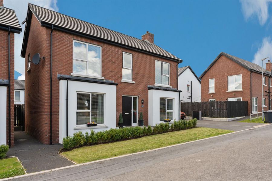 7 Balmoral Dale, bangor, BT19 7XJ