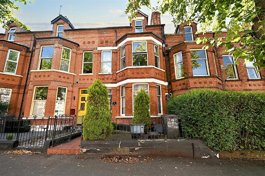 Room 3 9 Eglantine Avenue, belfast, BT9 6DW