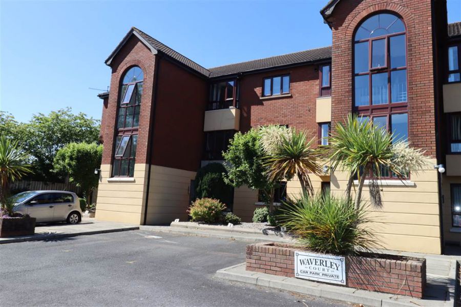 6 Waverley Court, warren park, lisburn, BT28 1TF
