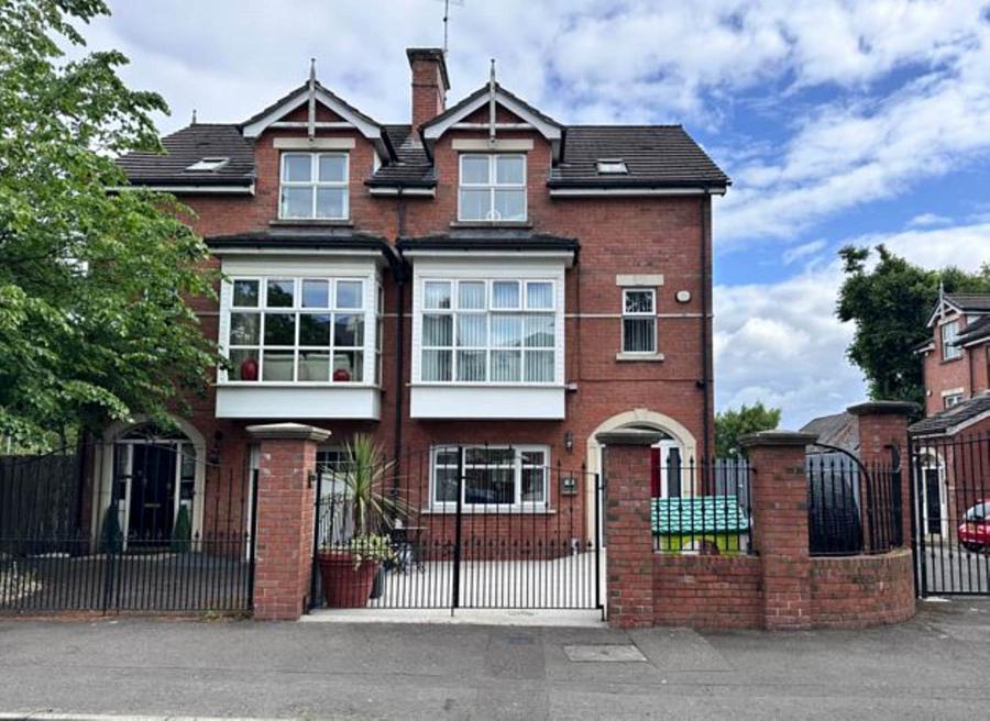 1b Fruithill Park, andersonstown, belfast, BT11 8GD
